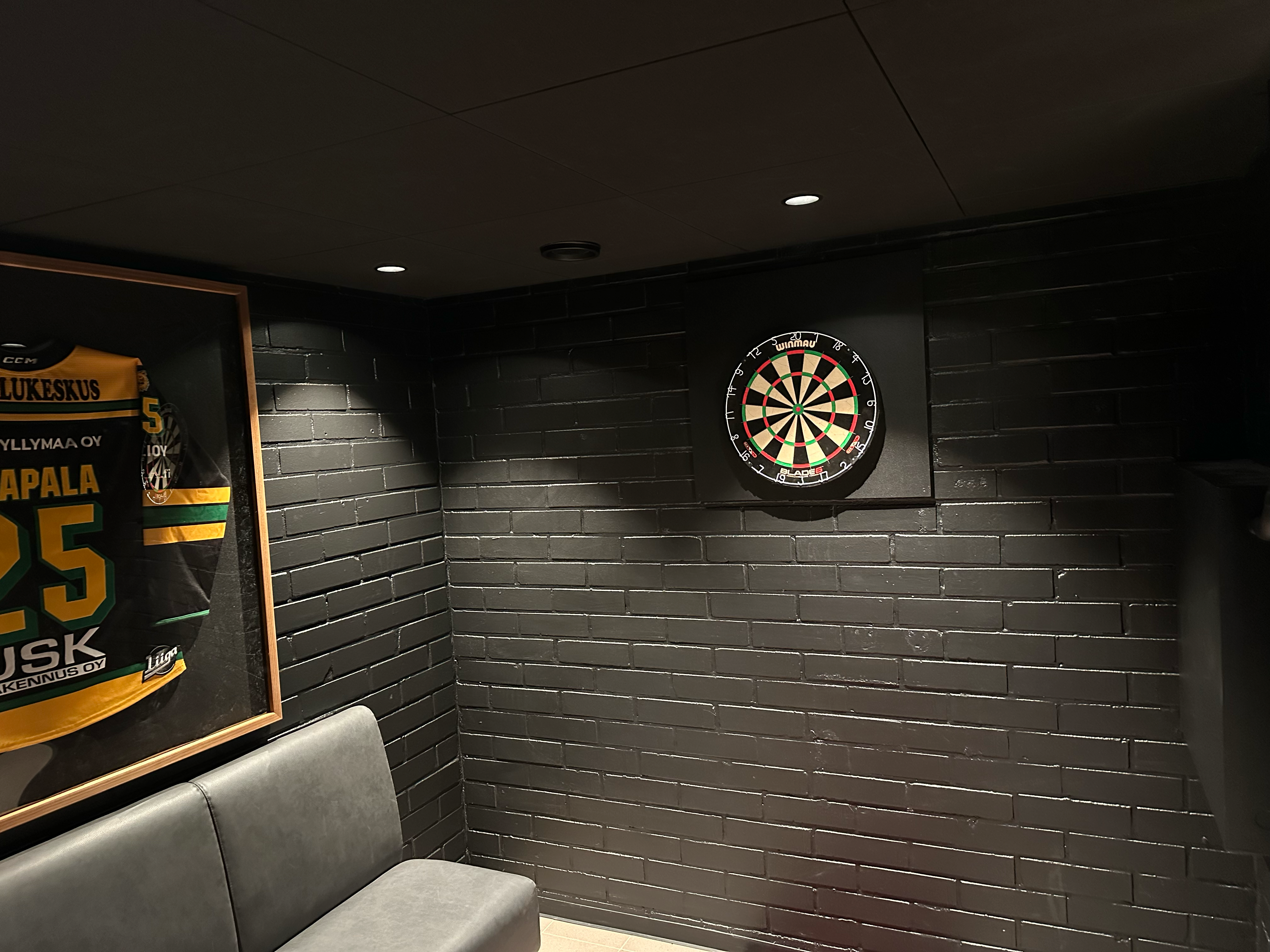 Sports Bar 329 darts